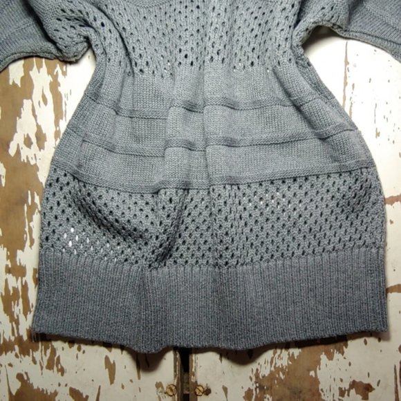 Guess Cut-Out Scoop Neck Perfect Gray Sweater - Picture 6 of 7